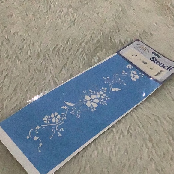 American traditional stencil floral - Picture 3 of 4